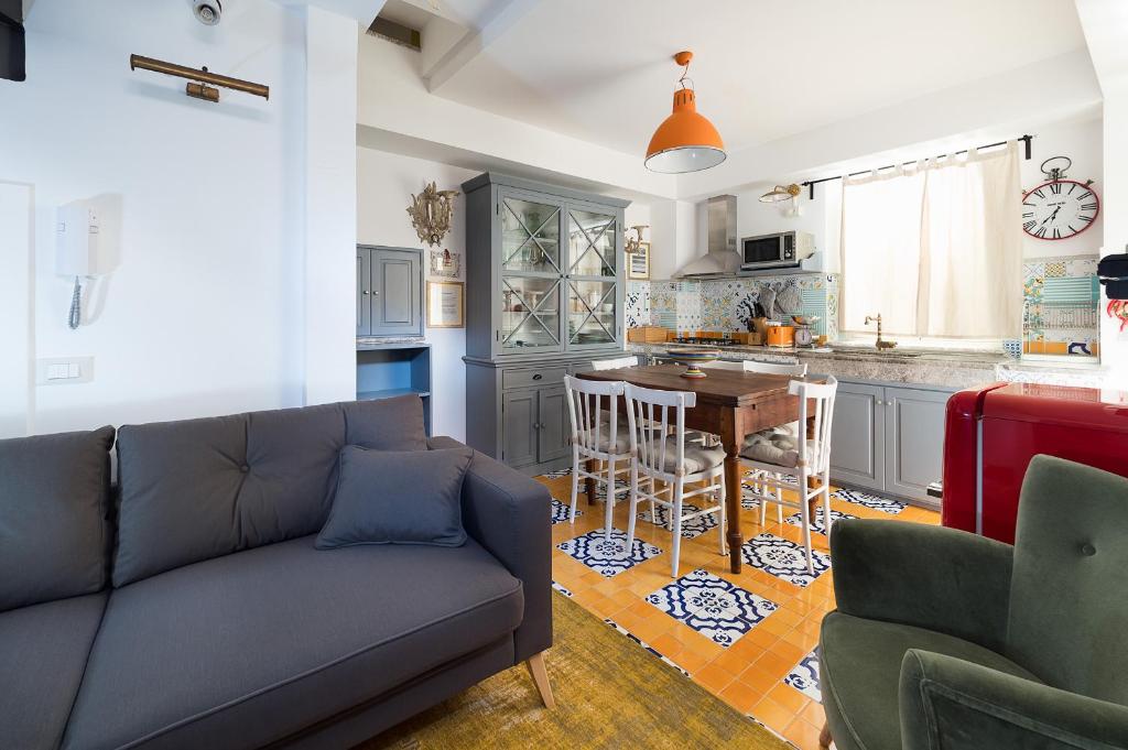 Miseria e Nobiltà room 1